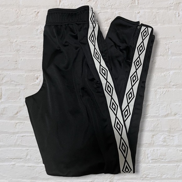 Umbro Pants - Umbro Black White Polyester Elastic Drawstring Waistband Zipper Hem Track Pants